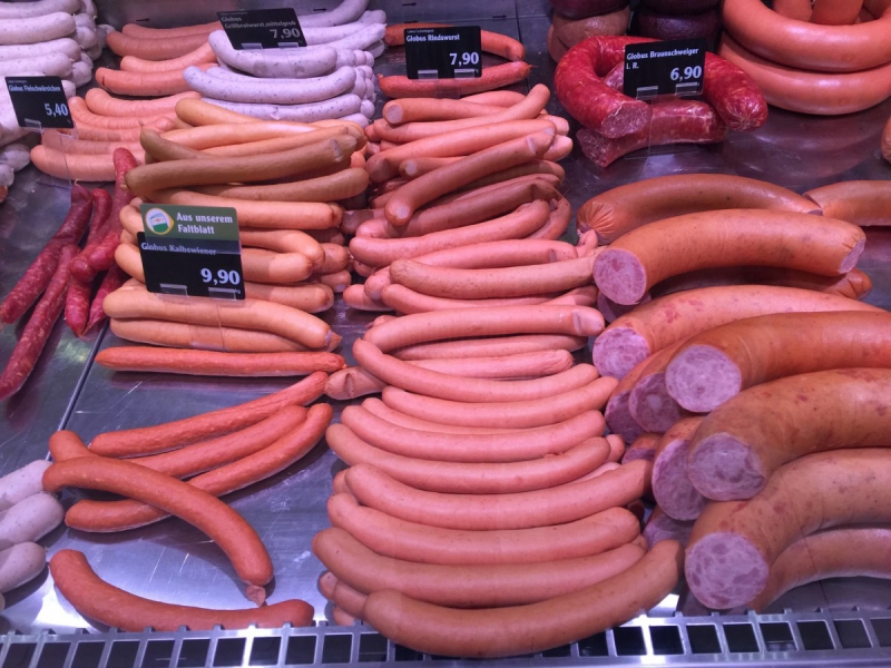 charcuterie-LE BROC-min_sausages_meat_butchery-1069321